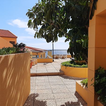 Hotel Cais Da Oliveira Canico  Exterior photo